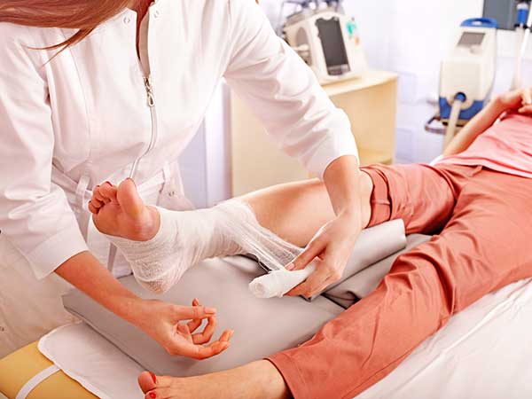 bandaging-wound